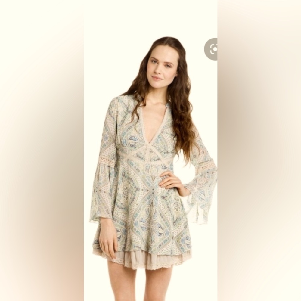 FREE PEOPLE Paisley boho dress size 6- lined, bell sleeves gorgeous lace detail